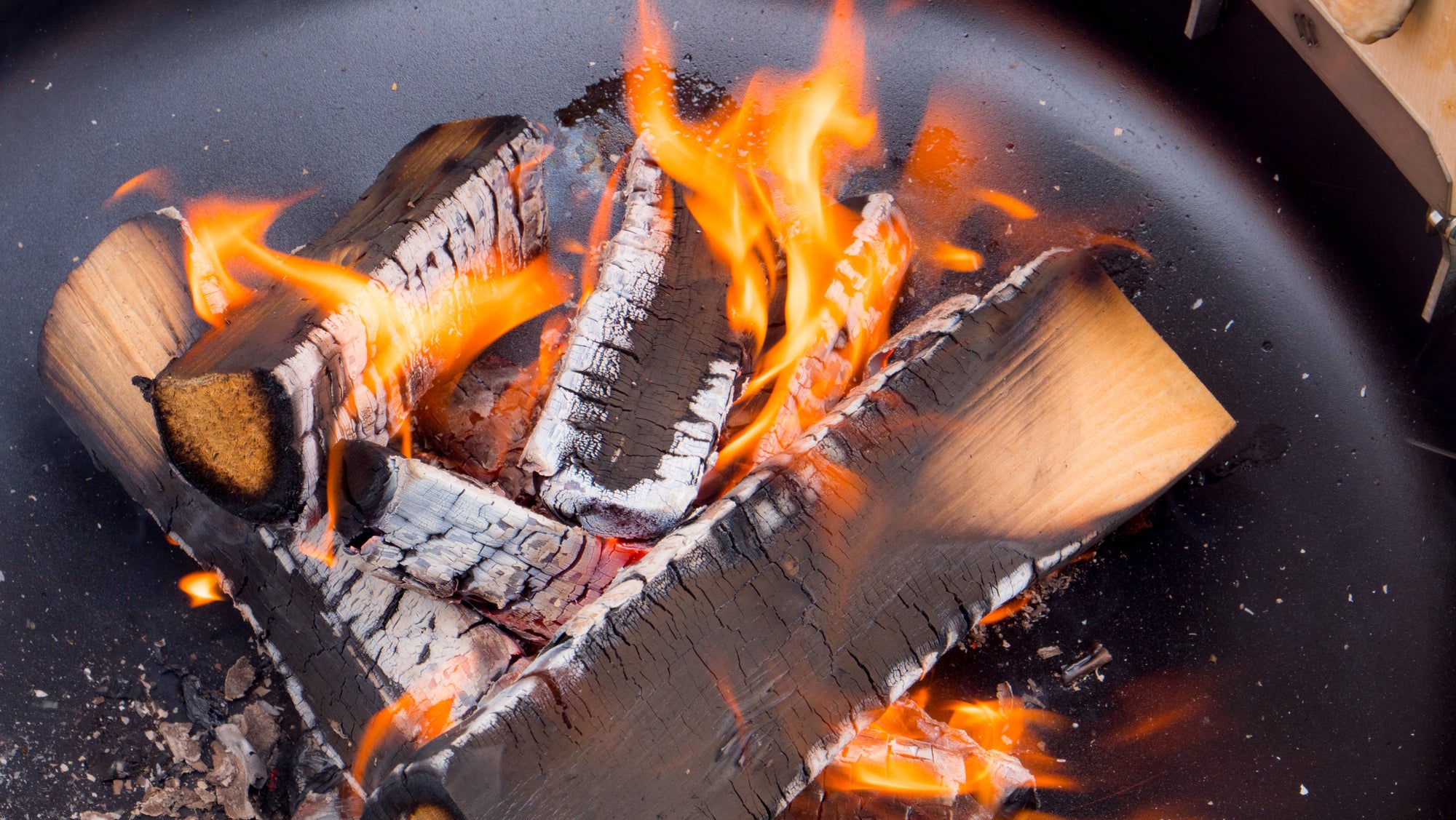 Barbecue en pierre à charbon et à bois Colorado : : Jardin
